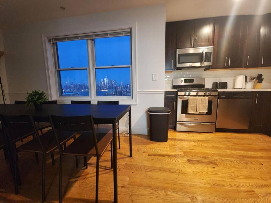 Ferienwohnung Luxurious 2 Bed ! Mins To Nyc! Union City Exterior foto