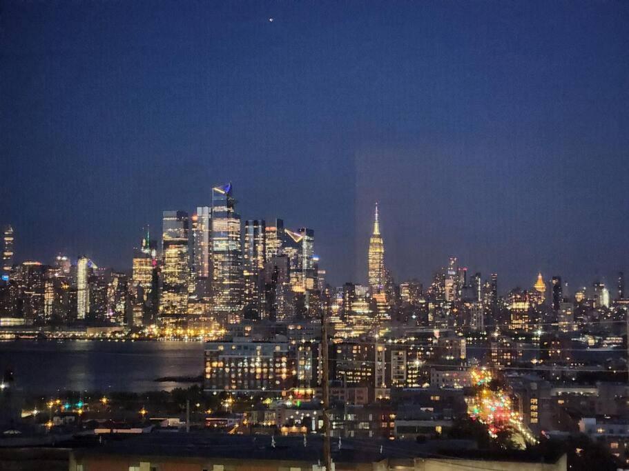 Ferienwohnung Luxurious 2 Bed ! Mins To Nyc! Union City Exterior foto