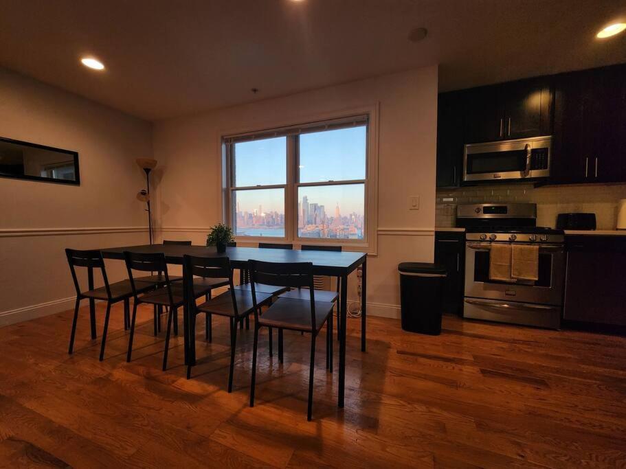 Ferienwohnung Luxurious 2 Bed ! Mins To Nyc! Union City Exterior foto